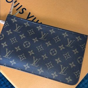 Louis Vuitton Neverfull Clutch Monogram Print